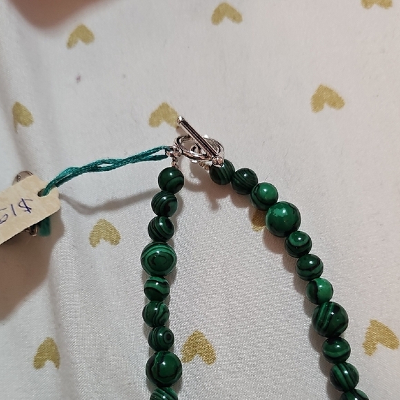 Elegant Green Malachite Beaded Necklace - Picture 3 of 3